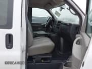 ✅ 2013 Chevrolet Express Cargo • VIN: 1GCSGAFX9D1179623 • Lot: 42405699. Wystawiony na IAAI z przebiegiem 213 830 mil. Bezpłatny archiwum sprzedaży aukcyjnych z USA i szczegółowy raport historii pojazdu na DreamBid. Zdjęcie 5.