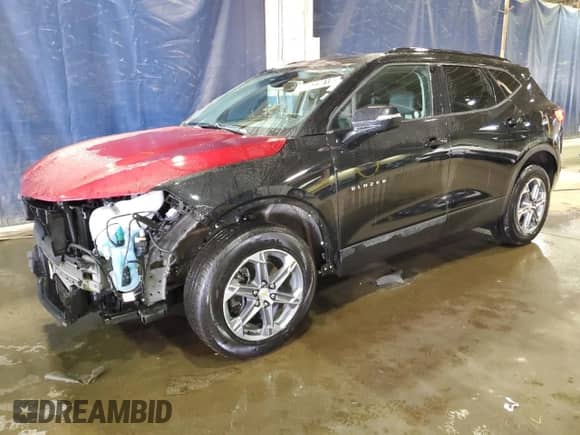 2024 Chevrolet Blazer LT z VIN 3GNKBJR40RS198008, wystawiony jako Copart lot #50523015 z przebiegiem 27 564 mil mil oraz Nie do naprawy • Non repairable. Historia ofert i sprzedaży dostępna na DreamBid. Obrazek 1.