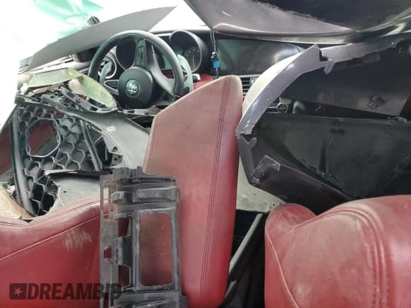 ✅ 2018 Alfa Romeo Giulia Ti Sport • VIN: ZARFAEEN8J7571985 • Lot: 69646005. Listed on Copart with Not provided. Free auction sales archive from the USA and detailed vehicle history report at DreamBid. Image 8.