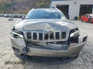 ✅ 2020 Jeep Cherokee Latitude Plus • VIN: 1C4PJMLB4LD575702 • Lot: 90839855. Wystawiony na Copart z przebiegiem 106 736 mil. Bezpłatny archiwum sprzedaży aukcyjnych z USA i szczegółowy raport historii pojazdu na DreamBid. Zdjęcie 5.