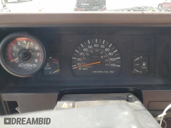 ✅ 1986 Toyota Pickup • VIN: JT4RN50R0G0203338 • Lot: 69063465. Wystawiony na Copart z przebiegiem 175 801 mil. Bezpłatny archiwum sprzedaży aukcyjnych z USA i szczegółowy raport historii pojazdu na DreamBid. Zdjęcie 9.