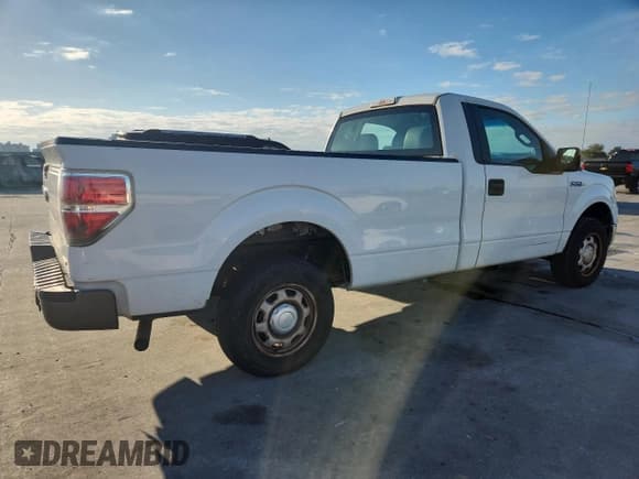 ✅ 2014 Ford F-150 XL • VIN: 1FTMF1CM5EKD62051 • Lot: 91361955. Listed on Copart with 230,703 mi. Free auction sales archive from the USA and detailed vehicle history report at DreamBid. Image 3.