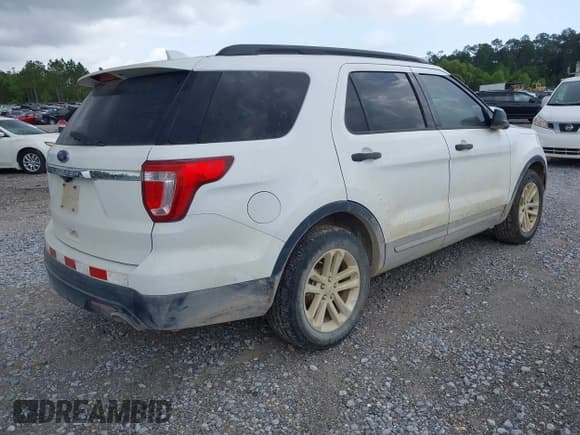 ✅ 2017 Ford Explorer • VIN: 1FM5K7B81HGD39604 • Lot: 42034589. Wystawiony na IAAI z przebiegiem 126 218 mil. Bezpłatny archiwum sprzedaży aukcyjnych z USA i szczegółowy raport historii pojazdu na DreamBid. Zdjęcie 4.