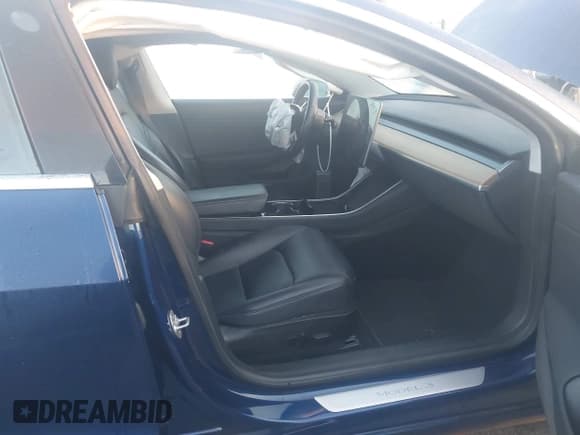 ✅ 2018 Tesla Model 3 Long Range Battery • VIN: 5YJ3E1EA4JF041403 • Lot: 43516919. Wystawiony na IAAI z przebiegiem 71 670 mil. Bezpłatny archiwum sprzedaży aukcyjnych z USA i szczegółowy raport historii pojazdu na DreamBid. Zdjęcie 5.