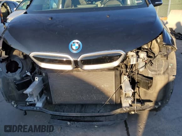 ✅ 2019 BMW i3 • VIN: WBY8P4C52K7E83435 • Лот: 67060382. Опубликован ранее на Copart с пробегом 33 830 миль. Бесплатный доступ к архиву аукционных продаж из США и подробный отчёт об истории автомобиля на DreamBid. Изображение 9.