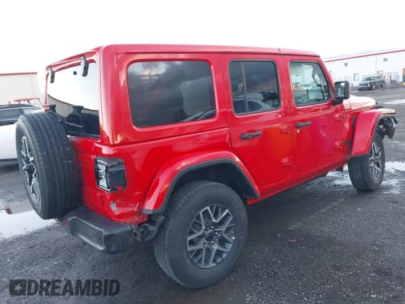 ✅ 2025 Jeep Wrangler Sahara • VIN: 1C4PJXEN9SW592426 • Lot: 43783115. Listed on IAAI with 11,359 mi. Free auction sales archive from the USA and detailed vehicle history report at DreamBid. Image 4.