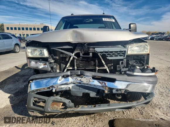 ✅ 2005 Chevrolet Silverado 2500HD LS • VIN: 1GCHK23235F829056 • Lot: 91419425. Wystawiony na Copart z przebiegiem 142 763 mil. Bezpłatny archiwum sprzedaży aukcyjnych z USA i szczegółowy raport historii pojazdu na DreamBid. Zdjęcie 5.