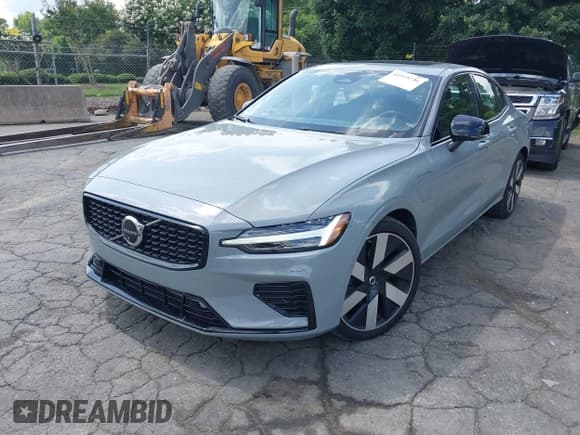 ✅ 2024 Volvo S60 Plus Dark Theme • VIN: 7JRH60FL5RG305681 • Lot: 42515736. Listed on IAAI with 14,157 mi. Free auction sales archive from the USA and detailed vehicle history report at DreamBid. Image 19.