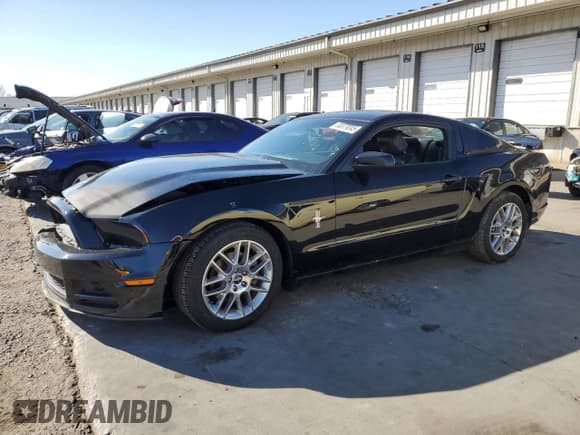 ✅ 2014 Ford Mustang V6 • VIN: 1ZVBP8AM7E5235037 • Лот: 93079245. Опубликован ранее на Copart с пробегом 116 941 миль. Бесплатный доступ к архиву аукционных продаж из США и подробный отчёт об истории автомобиля на DreamBid. Изображение 1.