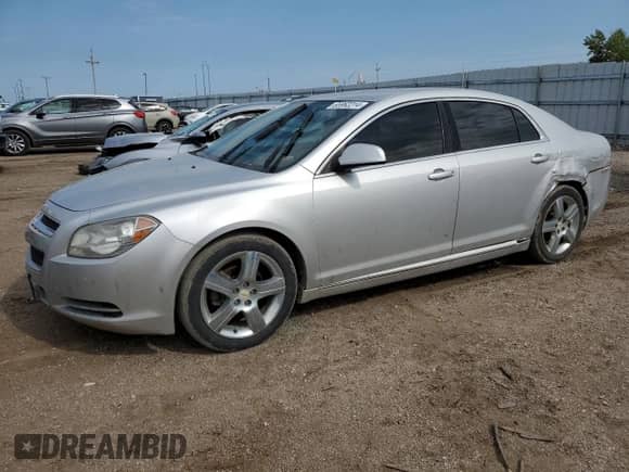 2011 Chevrolet Malibu 2LT z VIN 1G1ZD5E14BF375943, wystawiony jako Copart lot #65962214 z przebiegiem 184 548 mil mil oraz Szkoda całkowita • Salvage title. Historia ofert i sprzedaży dostępna na DreamBid. Obrazek 1.