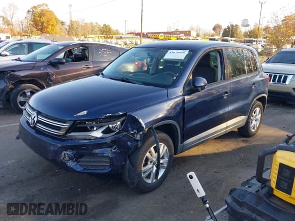 ✅ 2012 Volkswagen Tiguan S • VIN: WVGAV7AX3CW525626 • Лот: 43679915. Опубликован ранее на IAAI с пробегом 119 434 миль. Бесплатный доступ к архиву аукционных продаж из США и подробный отчёт об истории автомобиля на DreamBid. Изображение 2.