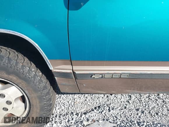 ✅ 1996 Chevrolet Silverado 1500 • VIN: 2GCEK19M0T1181122 • Lot: 43680723. Wystawiony na IAAI z przebiegiem 199 663 mil. Bezpłatny archiwum sprzedaży aukcyjnych z USA i szczegółowy raport historii pojazdu na DreamBid. Zdjęcie 14.