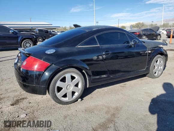 ✅ 2002 Audi TT • VIN: TRUWC28N521038985 • Lot: 82837794. Wystawiony na Copart z przebiegiem 209 776 mil. Bezpłatny archiwum sprzedaży aukcyjnych z USA i szczegółowy raport historii pojazdu na DreamBid. Zdjęcie 3.