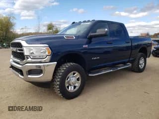 ✅ 2021 Ram 2500 Tradesman • VIN: 3C6UR5CJ6MG545802 • Lot: 89892015. Wystawiony na Copart z przebiegiem 85 704 mil. Bezpłatny archiwum sprzedaży aukcyjnych z USA i szczegółowy raport historii pojazdu na DreamBid. Zdjęcie 1.