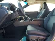 ✅ 2025 Lexus ES 300h • VIN: 58ADA1C17SU057661 • Лот: 56071825. Опубликован ранее на Copart с пробегом 4 537 миль. Бесплатный доступ к архиву аукционных продаж из США и подробный отчёт об истории автомобиля на DreamBid. Изображение 7.