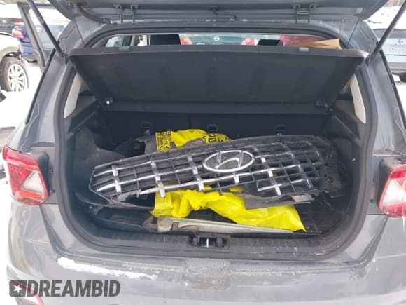 ✅ 2021 Hyundai Venue Denim • VIN: KMHRC8A31MU093143 • Lot: 41541572. Listed on IAAI with 24,804 mi. Free auction sales archive from the USA and detailed vehicle history report at DreamBid. Image 12.