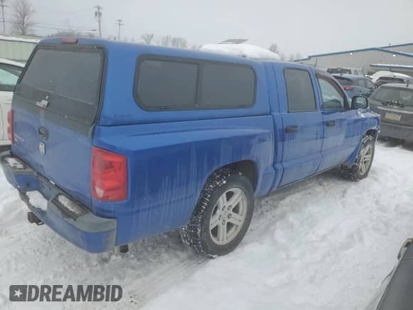 2008 Dodge Dakota z VIN 1D7HW68K28S503819, wystawiony jako Copart lot #44348935 z przebiegiem 141 005 mil mil oraz Szkoda całkowita • Salvage title. Historia ofert i sprzedaży dostępna na DreamBid. Obrazek 3.