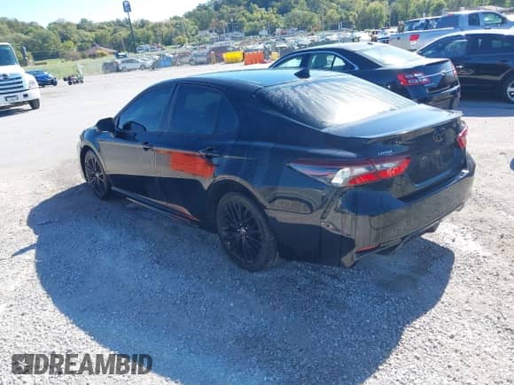 2022 Toyota Camry SE z VIN 4T1G11AKXNU030958, wystawiony jako IAAI lot #43466586 z przebiegiem 65 774 mil mil oraz . Historia ofert i sprzedaży dostępna na DreamBid. Obrazek 3.