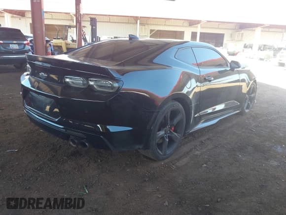 ✅ 2019 Chevrolet Camaro 2SS • VIN: 1G1FG1R72K0117201 • Lot: 43155749. Listed on IAAI with 37,582 mi. Free auction sales archive from the USA and detailed vehicle history report at DreamBid. Image 4.