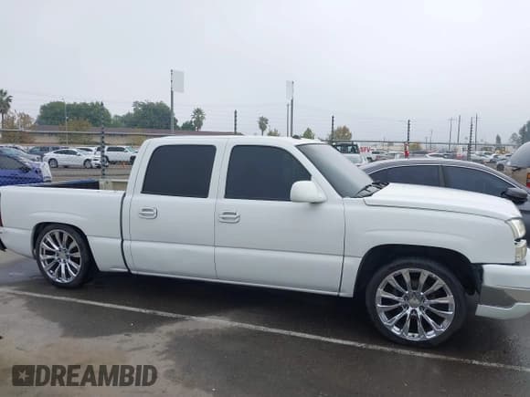 ✅ 2005 Chevrolet Silverado 1500 LS • VIN: 2GCEC13T751105560 • Lot: 43466069. Listed on IAAI with 210,624 mi. Free auction sales archive from the USA and detailed vehicle history report at DreamBid. Image 14.