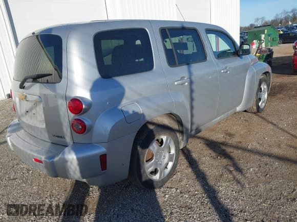 ✅ 2011 Chevrolet HHR 1LT • VIN: 3GNBABFW4BS650532 • Lot: 41492195. Listed on IAAI with 127,964 mi. Free auction sales archive from the USA and detailed vehicle history report at DreamBid. Image 4.
