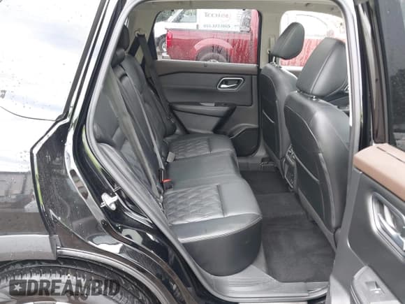 ✅ 2023 Nissan Rogue Platinum • VIN: JN8BT3DDXPW301921 • Lot: 42325241. Wystawiony na IAAI z przebiegiem 51 280 mil. Bezpłatny archiwum sprzedaży aukcyjnych z USA i szczegółowy raport historii pojazdu na DreamBid. Zdjęcie 8.