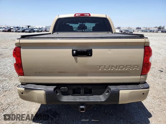 ✅ 2017 Toyota Tundra SR5 • VIN: 5TFEY5F12HX228807 • Lot: 58017625. Wystawiony na Copart z przebiegiem 111 789 mil. Bezpłatny archiwum sprzedaży aukcyjnych z USA i szczegółowy raport historii pojazdu na DreamBid. Zdjęcie 6.