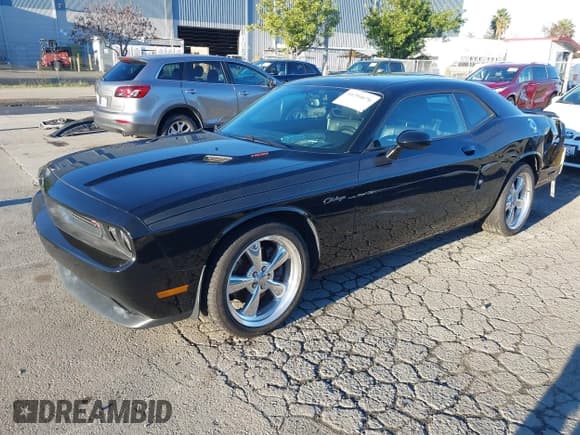 ✅ 2011 Dodge Challenger R/T Classic • VIN: 2B3CJ5DT2BH595221 • Lot: 41254676. Wystawiony na IAAI z przebiegiem 62 451 mil. Bezpłatny archiwum sprzedaży aukcyjnych z USA i szczegółowy raport historii pojazdu na DreamBid. Zdjęcie 2.