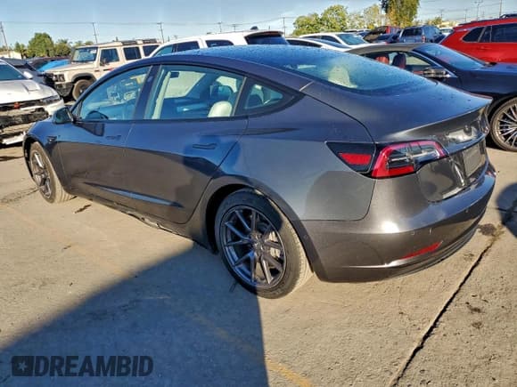 ✅ 2021 Tesla Model 3 Standard Range Plus • VIN: 5YJ3E1EA0MF875267 • Lot: 93775125. Wystawiony na Copart z przebiegiem 31 648 mil. Bezpłatny archiwum sprzedaży aukcyjnych z USA i szczegółowy raport historii pojazdu na DreamBid. Zdjęcie 2.
