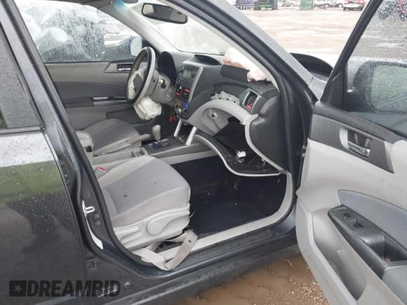 ✅ 2012 Subaru Forester X Premium • VIN: JF2SHBDC0CH441992 • Lot: 43436667. Wystawiony na IAAI z przebiegiem 184 320 mil. Bezpłatny archiwum sprzedaży aukcyjnych z USA i szczegółowy raport historii pojazdu na DreamBid. Zdjęcie 5.