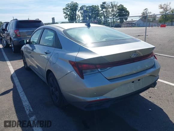 ✅ 2021 Hyundai Elantra SEL • VIN: 5NPLM4AG7MH045014 • Lot: 43345253. Listed on IAAI with 131,971 mi. Free auction sales archive from the USA and detailed vehicle history report at DreamBid. Image 3.