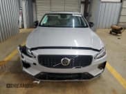 ✅ 2024 Volvo S60 Plus Dark Theme • VIN: 7JRL12TL2RG319272 • Lot: 90415805. Wystawiony na Copart z przebiegiem 9 944 mil. Bezpłatny archiwum sprzedaży aukcyjnych z USA i szczegółowy raport historii pojazdu na DreamBid. Zdjęcie 5.