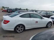 ✅ 2015 Mercedes-Benz C 250 • VIN: WDDGJ4HB9FG370183 • Lot: 42670705. Wystawiony na IAAI z przebiegiem 127 582 mil. Bezpłatny archiwum sprzedaży aukcyjnych z USA i szczegółowy raport historii pojazdu na DreamBid. Zdjęcie 13.