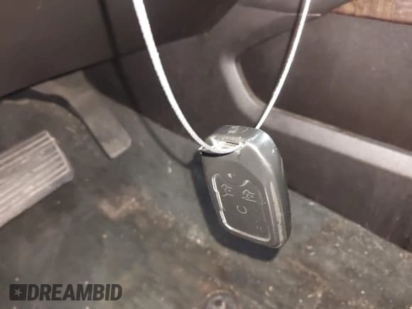 ✅ 2015 Chevrolet Suburban LT • VIN: 1GNSCJKC2FR124201 • Lot: 43614947. Listed on IAAI with 221,947 mi. Free auction sales archive from the USA and detailed vehicle history report at DreamBid. Image 11.