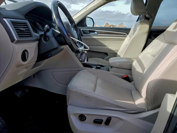 ✅ 2019 Volkswagen Atlas SE • VIN: 1V2UR2CA2KC510082 • Lot: 95690065. Listed on Copart with 200,814 mi. Free auction sales archive from the USA and detailed vehicle history report at DreamBid. Image 7.