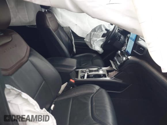 ✅ 2021 Ford Explorer Platinum • VIN: 1FM5K8HCXMGC37214 • Lot: 41561136. Wystawiony na IAAI z przebiegiem 51 812 mil. Bezpłatny archiwum sprzedaży aukcyjnych z USA i szczegółowy raport historii pojazdu na DreamBid. Zdjęcie 5.