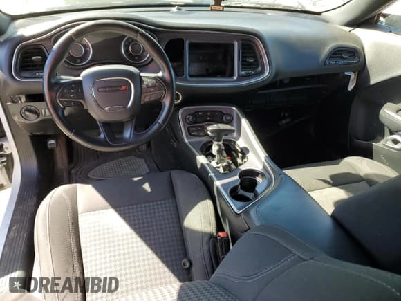 ✅ 2016 Dodge Challenger SXT Plus • VIN: 2C3CDZAG9GH117376 • Lot: 71111524. Wystawiony na Copart z przebiegiem 201 473 mil. Bezpłatny archiwum sprzedaży aukcyjnych z USA i szczegółowy raport historii pojazdu na DreamBid. Zdjęcie 8.