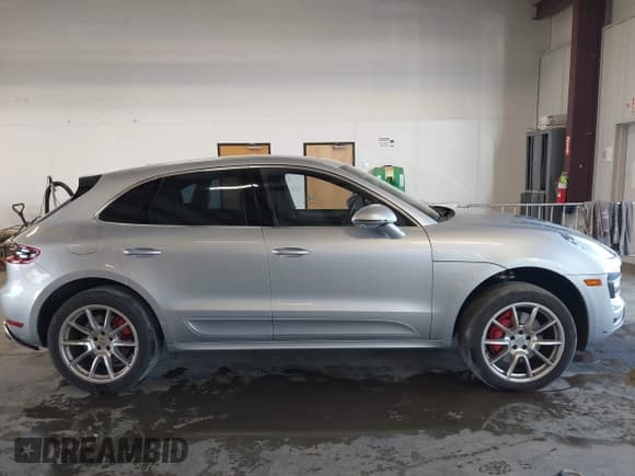 ✅ 2017 Porsche Macan Turbo • VIN: WP1AF2A53HLB60570 • Lot: 42499063. Listed on IAAI with 49,065 mi. Free auction sales archive from the USA and detailed vehicle history report at DreamBid. Image 13.