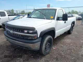 1999 Chevrolet Silverado 2500 z VIN 1GCGK24U4XE220188, wystawiony jako IAAI lot #42125659 z przebiegiem 442 175 mil mil oraz . Historia ofert i sprzedaży dostępna na DreamBid. Obrazek 2.