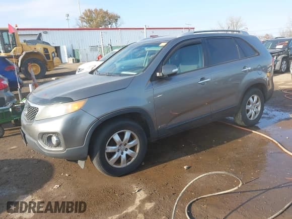 ✅ 2011 Kia Sorento LX • VIN: 5XYKTCA16BG143086 • Lot: 43696888. Listed on IAAI with 205,952 mi. Free auction sales archive from the USA and detailed vehicle history report at DreamBid. Image 2.