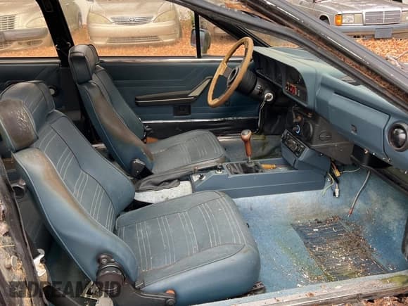 ✅ 1982 Alfa Romeo GTV • VIN: ZARAA669XC1002367 • Lot: 90809585. Wystawiony na Copart z przebiegiem 54 249 mil. Bezpłatny archiwum sprzedaży aukcyjnych z USA i szczegółowy raport historii pojazdu na DreamBid. Zdjęcie 5.