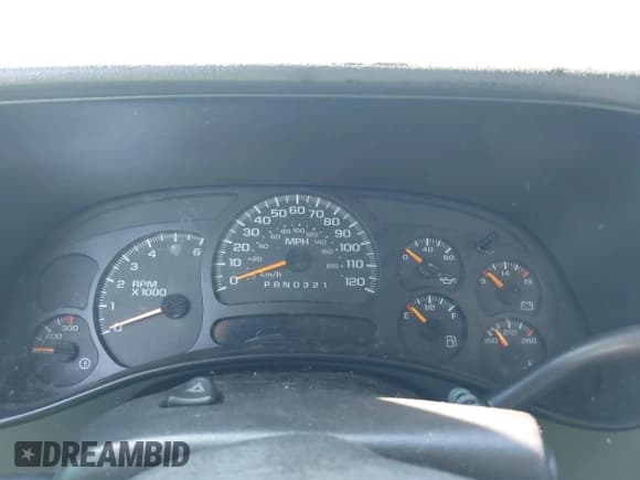 ✅ 2006 Chevrolet Silverado 2500HD Work Truck • VIN: 1GCHC23U06F122366 • Lot: 43701699. Wystawiony na IAAI z przebiegiem 330 993 mil. Bezpłatny archiwum sprzedaży aukcyjnych z USA i szczegółowy raport historii pojazdu na DreamBid. Zdjęcie 7.