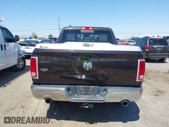 2017 Ram 1500 Laramie z VIN 1C6RR6NT8HS642959, wystawiony jako IAAI lot #43053989 z przebiegiem 88 050 mil mil oraz . Historia ofert i sprzedaży dostępna na DreamBid. Obrazek 16.