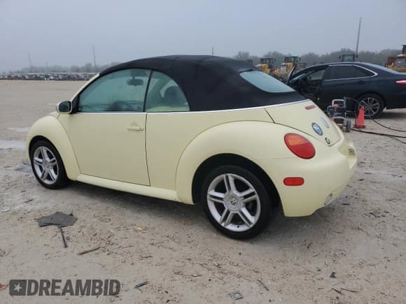 ✅ 2005 Volkswagen Beetle GLS • VIN: 3VWCD31Y15M304690 • Lot: 86781274. Listed on Copart with 108,690 mi. Free auction sales archive from the USA and detailed vehicle history report at DreamBid. Image 2.