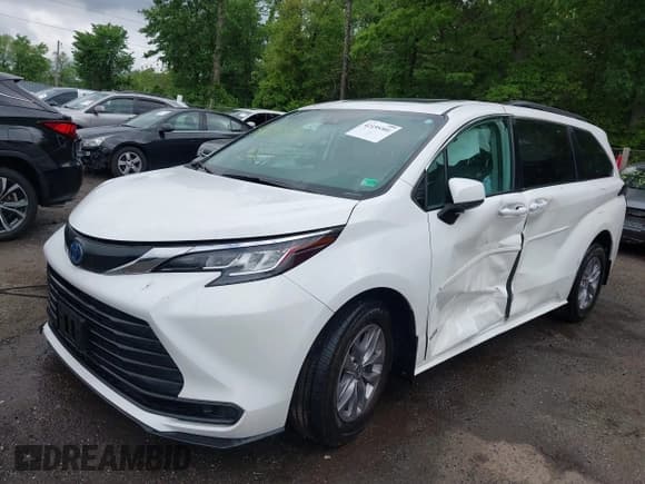 ✅ 2021 Toyota Sienna LE • VIN: 5TDBRKEC8MS008394 • Lot: 42155301. Listed on IAAI with 56,946 mi. Free auction sales archive from the USA and detailed vehicle history report at DreamBid. Image 6.
