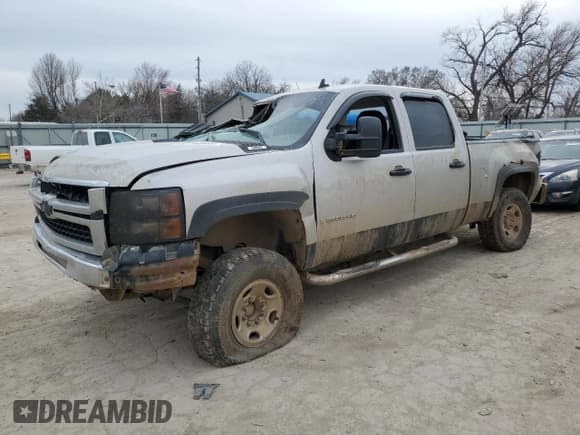 ✅ 2008 Chevrolet Silverado 2500HD Work Truck • VIN: 1GCHK23K88F151022 • Lot: 47746945. Wystawiony na Copart z przebiegiem 347 668 mil. Bezpłatny archiwum sprzedaży aukcyjnych z USA i szczegółowy raport historii pojazdu na DreamBid. Zdjęcie 1.