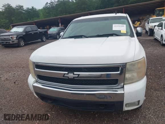 2008 Chevrolet Silverado 1500 1LT z VIN 3GCEC13J48G118065, wystawiony jako IAAI lot #42251569 z przebiegiem 297 165 mil mil oraz . Historia ofert i sprzedaży dostępna na DreamBid. Obrazek 12.