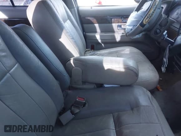 ✅ 2008 Mercury Grand Marquis LS • VIN: 2MEFM75V38X631199 • Лот: 43384534. Опубликован ранее на IAAI с пробегом Не указан. Бесплатный доступ к архиву аукционных продаж из США и подробный отчёт об истории автомобиля на DreamBid. Изображение 5.