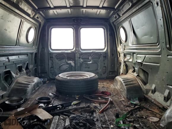 ✅ 2002 Ford Econoline Cargo • VIN: 1FTNE24242HA70779 • Lot: 78194404. Wystawiony na Copart z przebiegiem 278 907 mil. Bezpłatny archiwum sprzedaży aukcyjnych z USA i szczegółowy raport historii pojazdu na DreamBid. Zdjęcie 10.