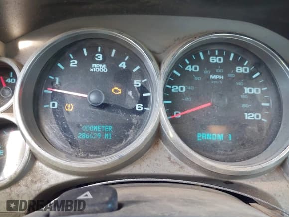 ✅ 2008 Chevrolet Silverado 2500HD 1LT • VIN: 1GCHK29K98E211015 • Lot: 42584905. Wystawiony na IAAI z przebiegiem 286 629 mil. Bezpłatny archiwum sprzedaży aukcyjnych z USA i szczegółowy raport historii pojazdu na DreamBid. Zdjęcie 7.